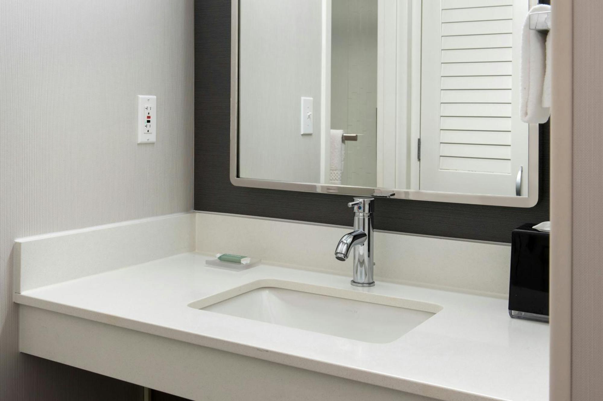 Courtyard By Marriott Silver Spring North/White Oak Εξωτερικό φωτογραφία